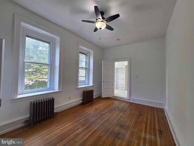 Foto del edificio - 348 Green Ln