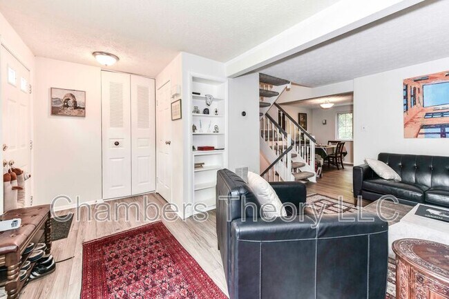 Foto del edificio - 6250 Hillside Rd