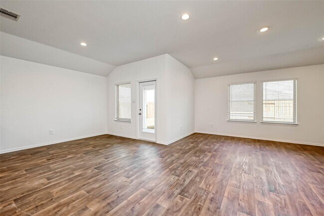 Foto del edificio - 5123 Bay Mdws Ln