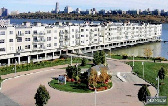 Primary Photo - 118 The Promenade