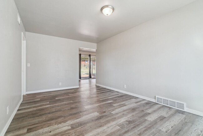 Foto del edificio - 3 bed, 1 bath home in OKC,OK