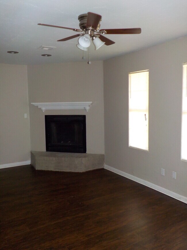 Photo - 4724 Lunow Dr House