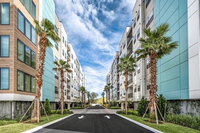 Building Photo - Vintage Lake Mary Apartments