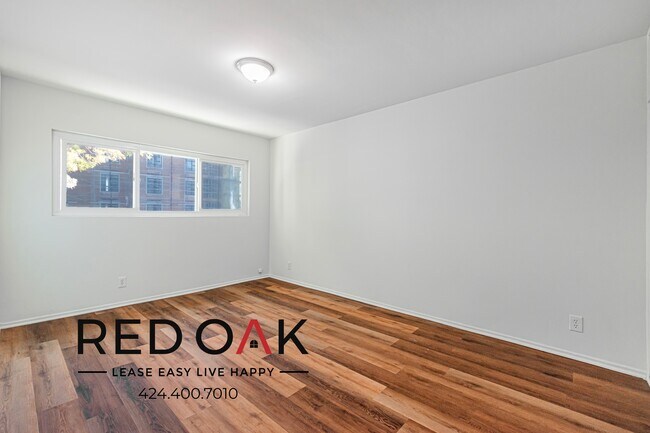 Foto del edificio - 1016 N Edinburgh Ave