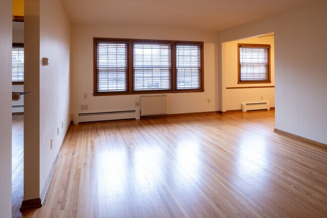 Foto del edificio - The Heritage Apartments