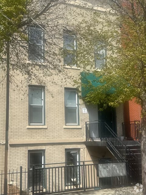 Building Photo - 1648 W Cullerton St