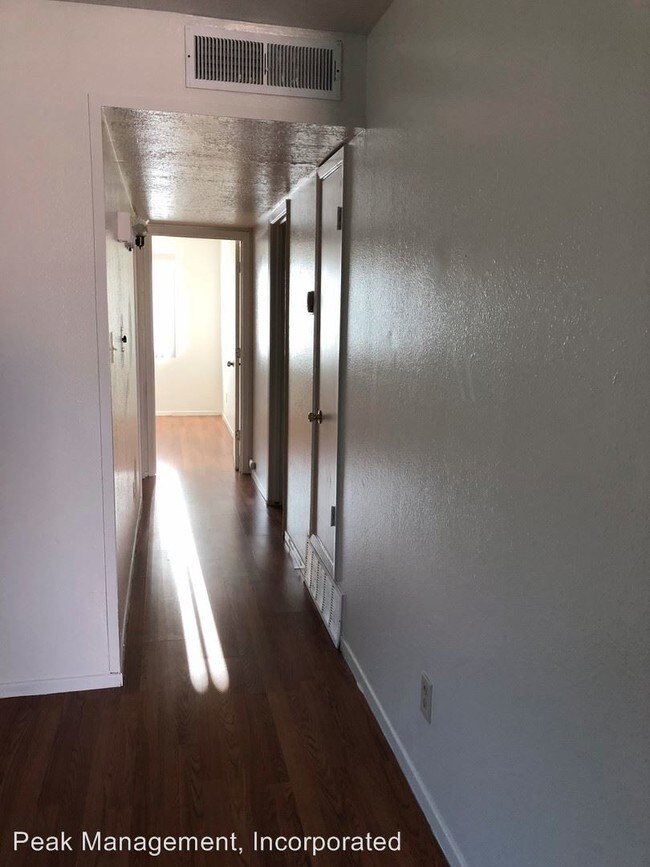 Foto del edificio - 8444 Spain Rd NE