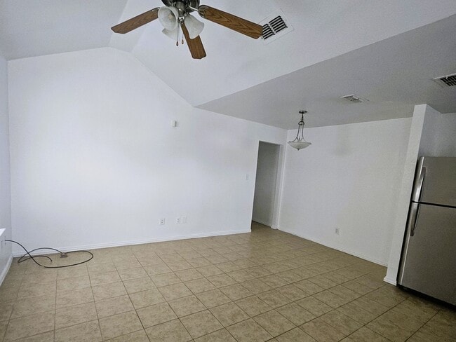 Building Photo - 3108 Lincoln Ave