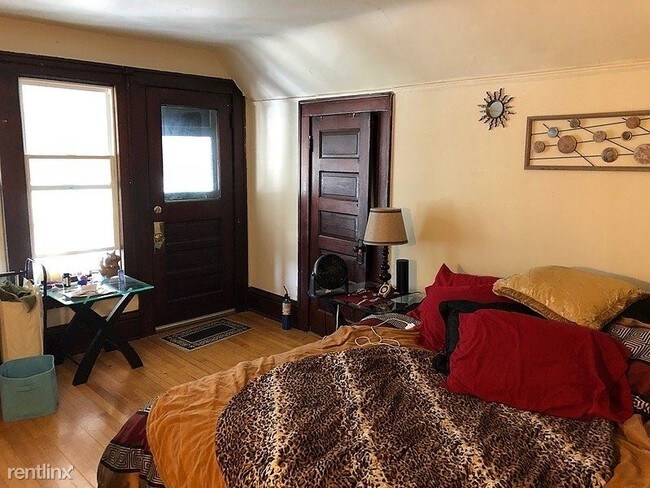 Foto del edificio - 403 E Johnson St