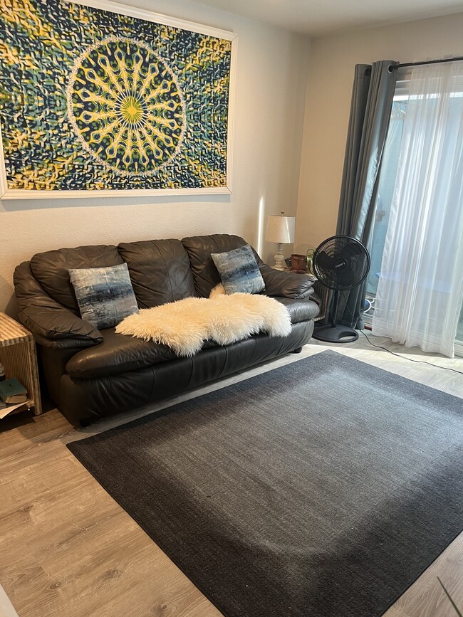 Building Photo - 322 Oakwood St