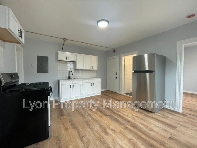 Building Photo - 412 Elm St