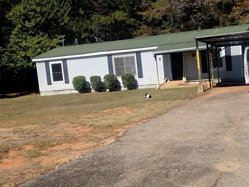 Foto del edificio - 210 Wares Cross Rd