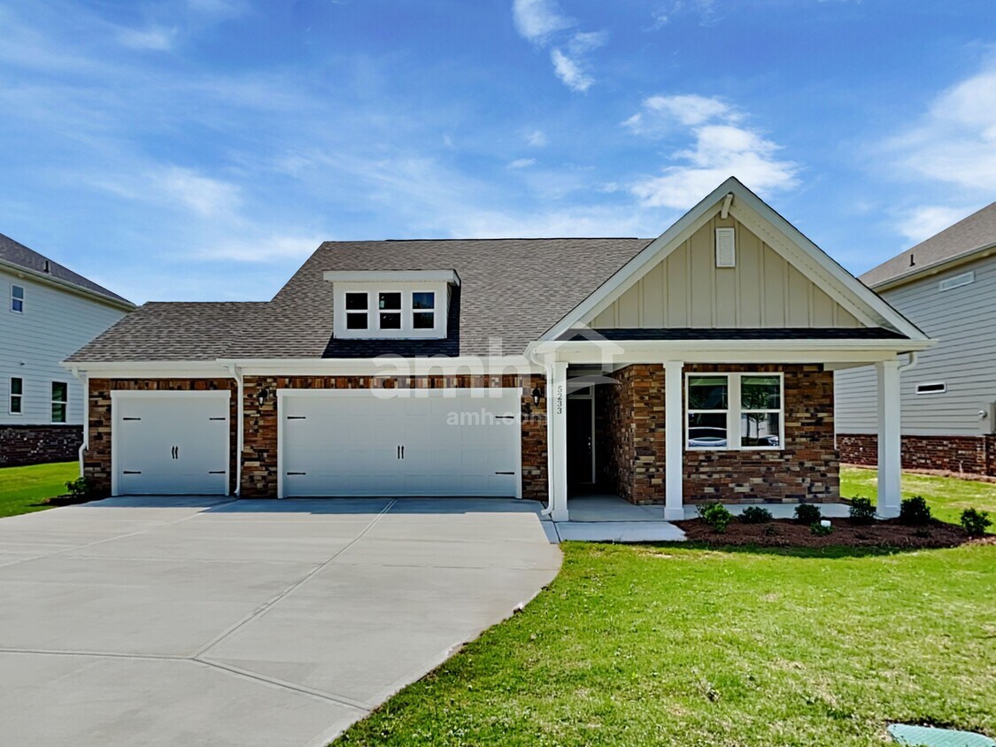Foto principal - 5233 Blue Mountain Dr