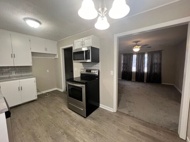 Foto del edificio - Coming Soon 2 Bed/1 bath Home