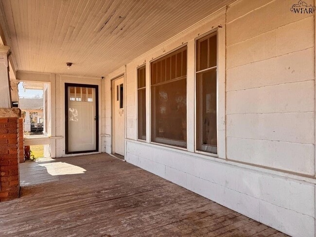 Building Photo - 1710 Monroe St