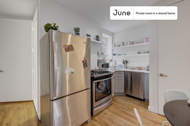 Building Photo - Chic ROOM at The Woodbine House