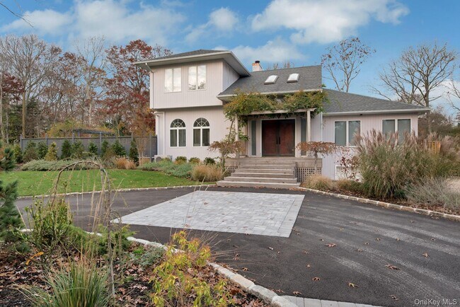 Foto del edificio - 35 Bay Ave W