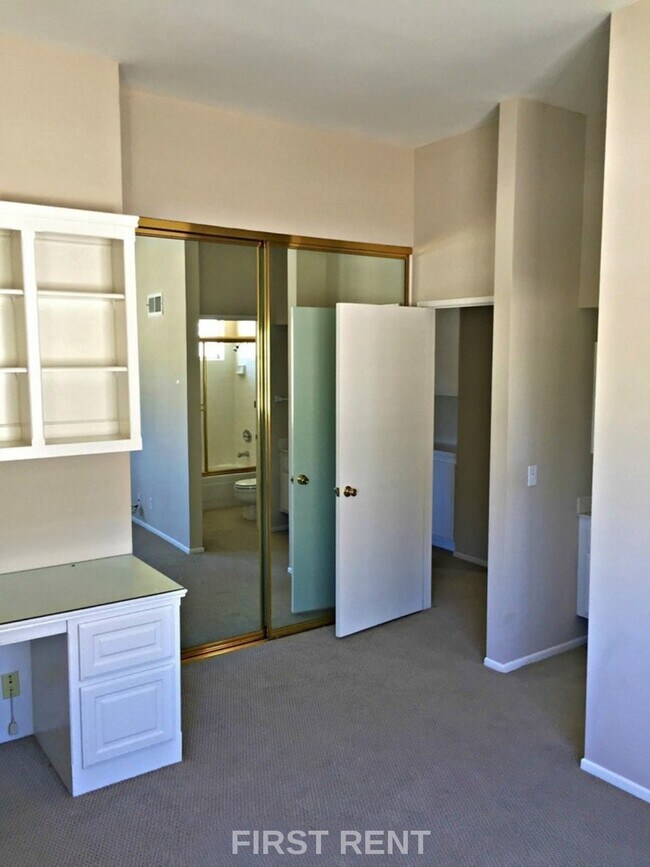 Building Photo - 22 Spinnaker