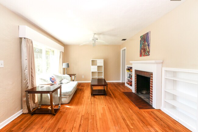 Foto del edificio - Shared Housing - Beautiful 4/3 in Murrey Hill