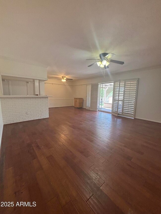 Building Photo - 6923 E Rancho Vista Dr