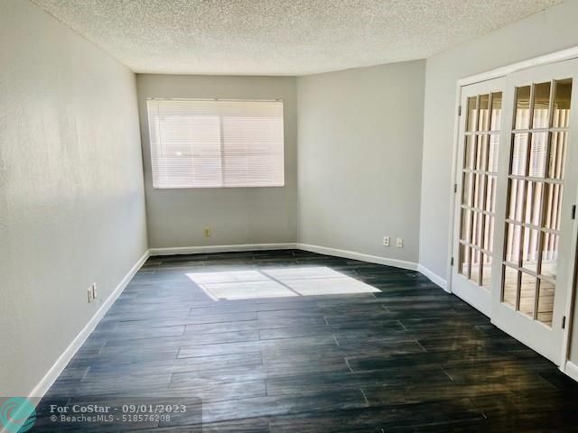 Building Photo - 9733 Westview Dr