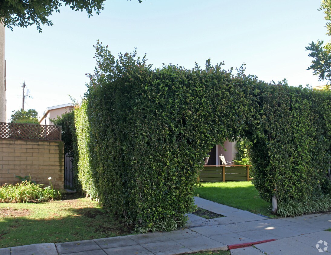 Primary Photo - 1226 Chelsea Ave