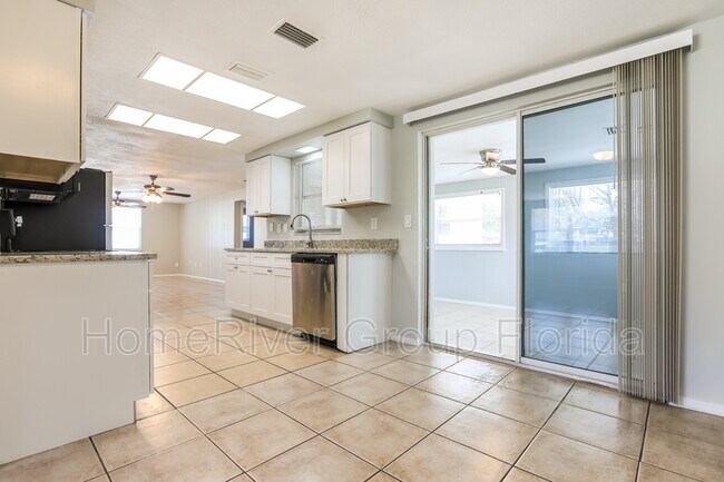 Foto del edificio - 5313 Murdock Ave