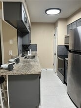 Building Photo - 211 Thorntree Pl