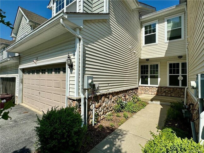 Building Photo - 19 Meadow View Dr