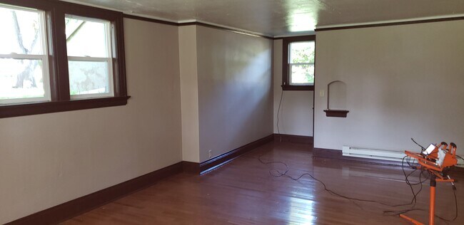 Building Photo - 319 12th Ave N