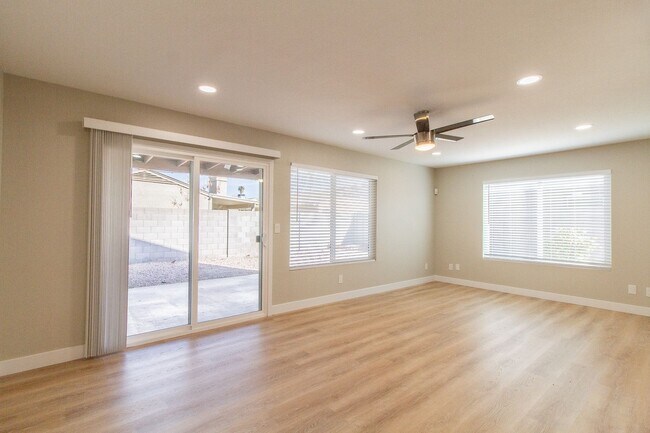 Foto del edificio - North East Mesa 3 bed 2.5 bath - beautiful interior remodel!! AVAILABLE NOW!