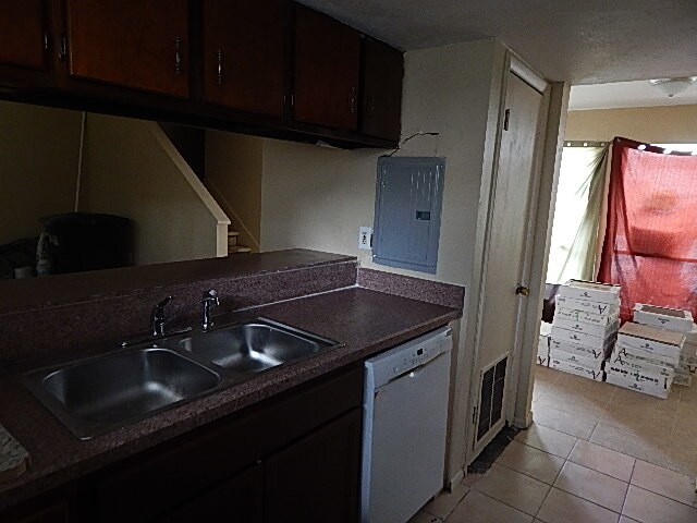 Building Photo - 4010 Woodfern Dr