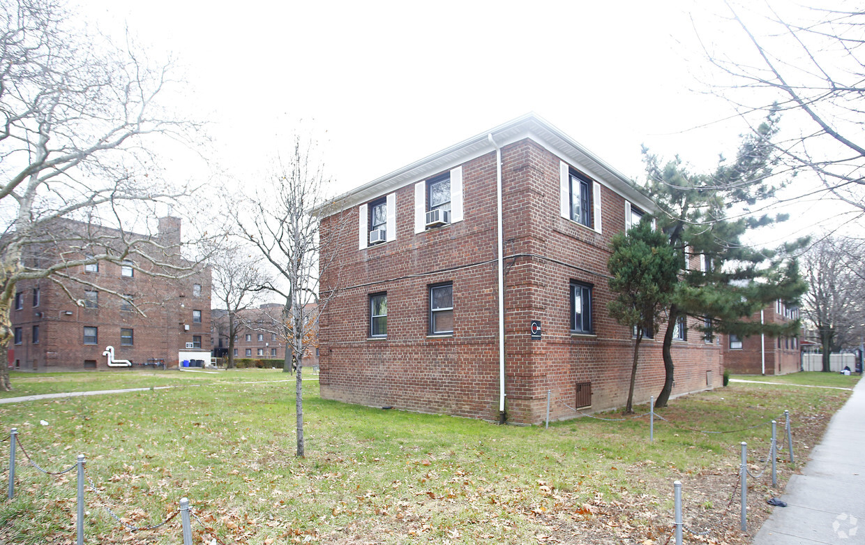 Building Photo - Clarendon Gardens