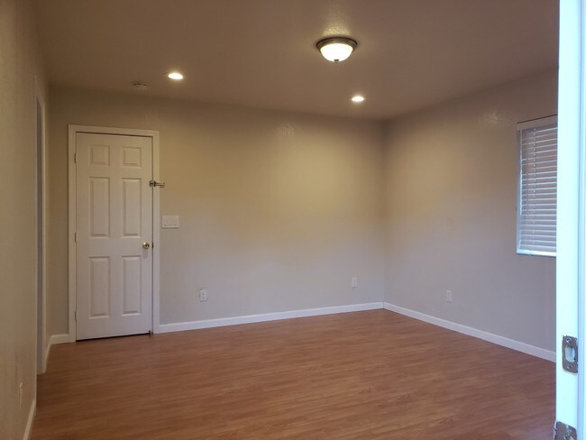 Building Photo - 2731 Hawthorne Ct