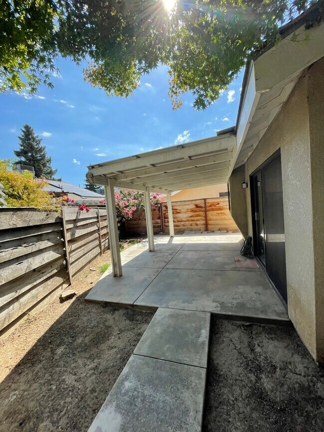 Foto del edificio - Move in ready home available now!