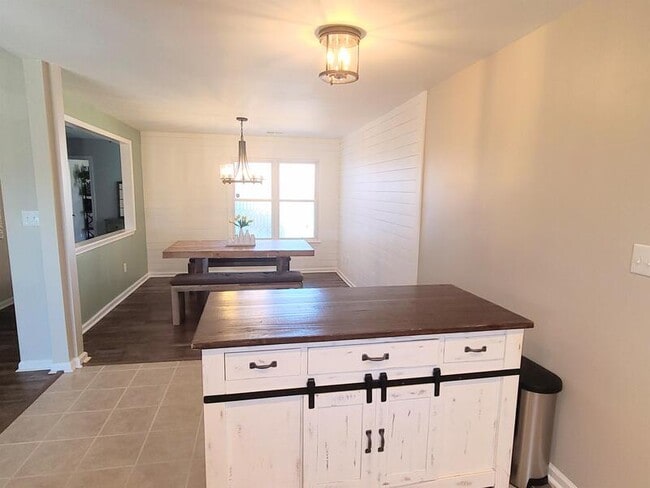 Building Photo - 1288 Nesbitt Dr