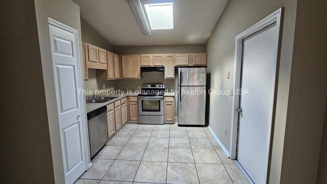 Building Photo - 10160 Geni Hill Cir N