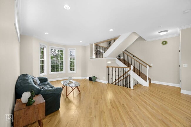 Building Photo - 940 Shandrew Dr