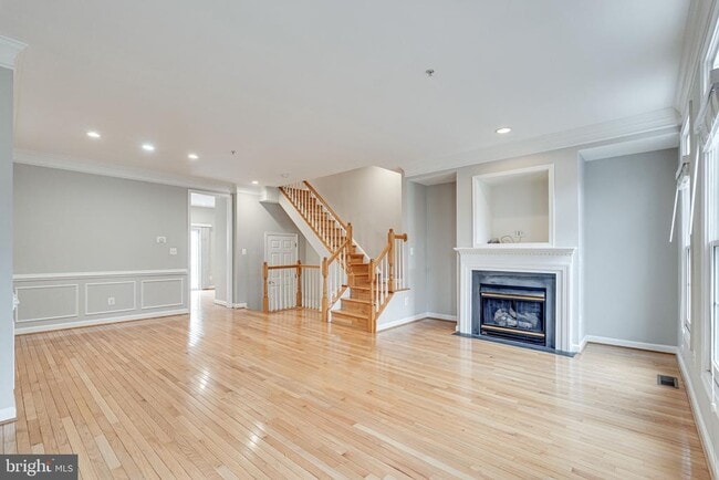 Foto del edificio - 8872 Ashgrove House Ln