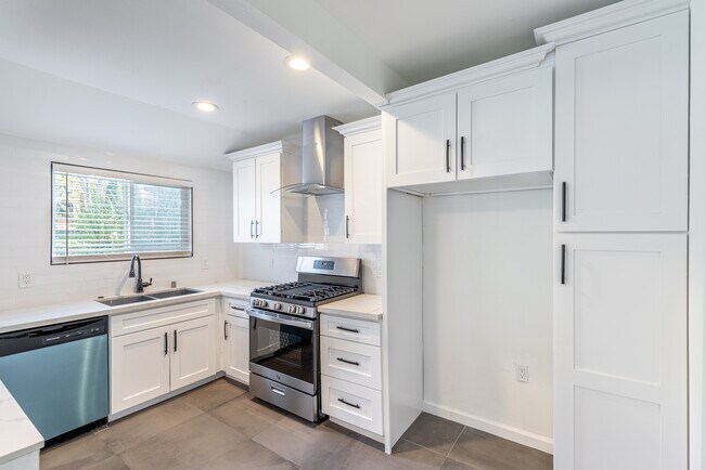 Building Photo - 4653 W Avenue 40