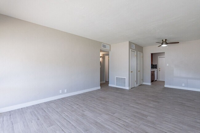 Building Photo - Remodeled Central Phoenix Apartment