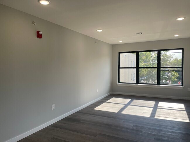 Building Photo - 15 Martin St