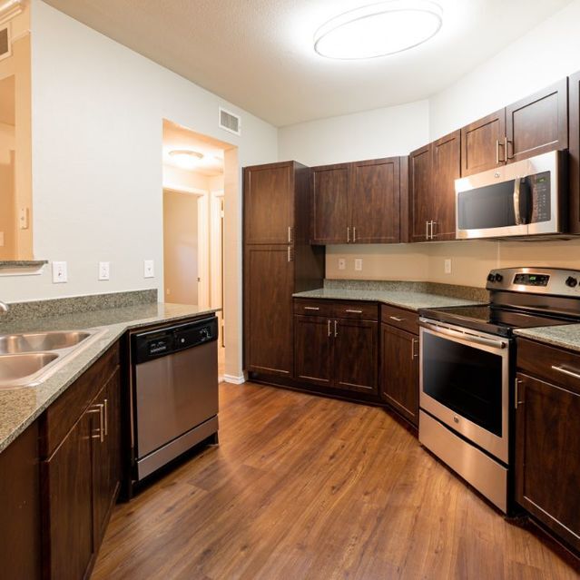 Building Photo - 4213 Spicewood Springs Rd