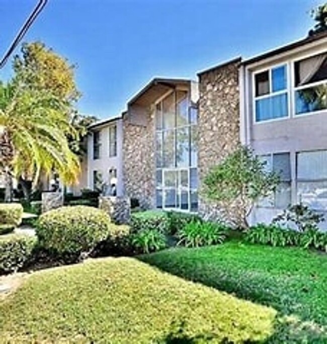 Foto del edificio - Charming 2BR Condo in Chula Vista