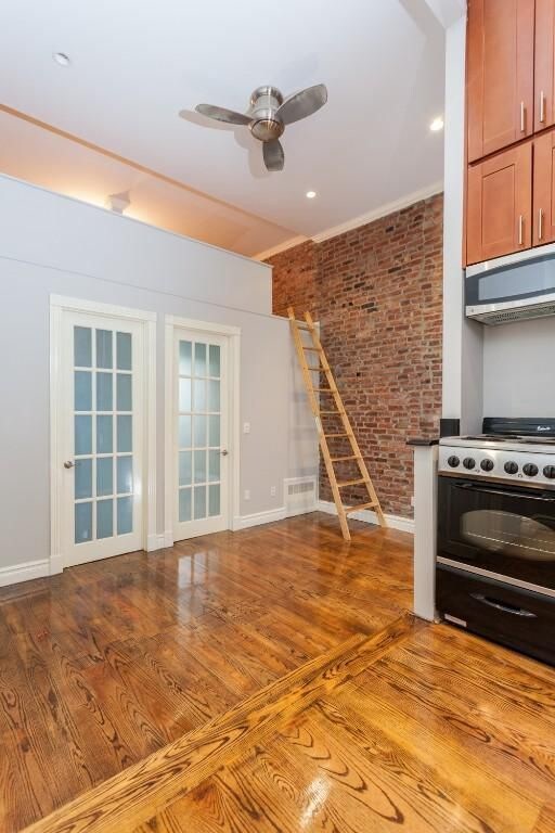 Primary Photo - 234 E 14th St