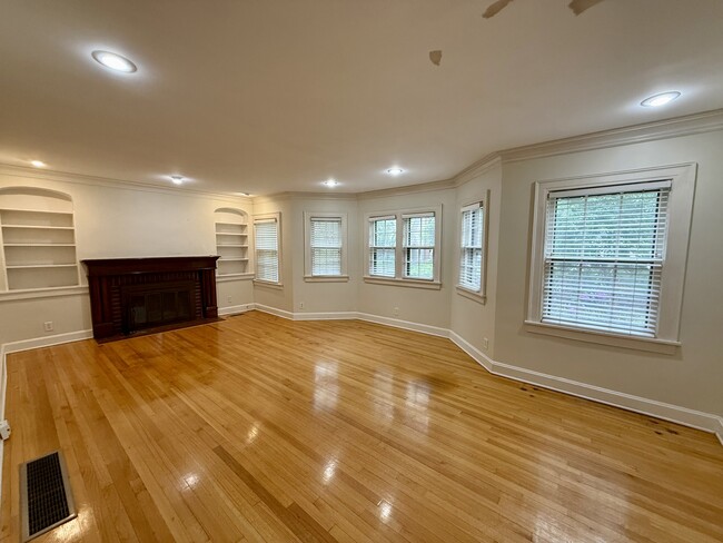 Building Photo - 429 W 70th Terrace