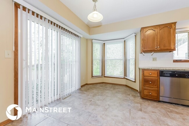 Building Photo - 4050 SW La Harve Dr