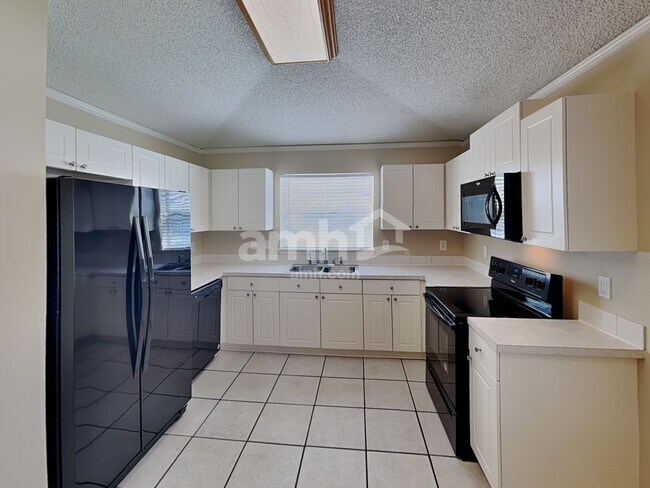 Foto del edificio - 1127 Hidden Cove Cir S