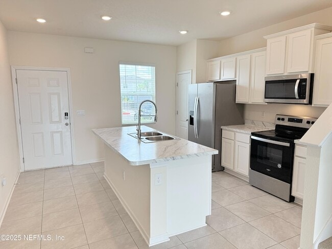 Building Photo - 523 Spanish Oaks Way