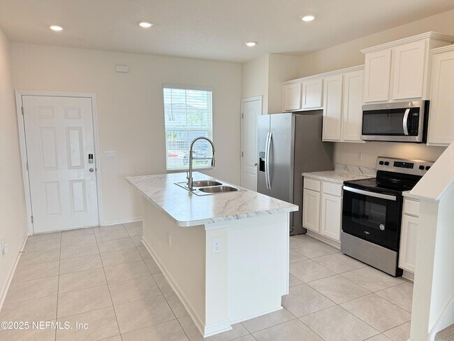 Foto del edificio - 523 Spanish Oaks Way